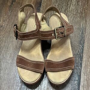 Clarks Women's Aisley Orchid Wedge Sandal Dark Tan Suede EUC 7